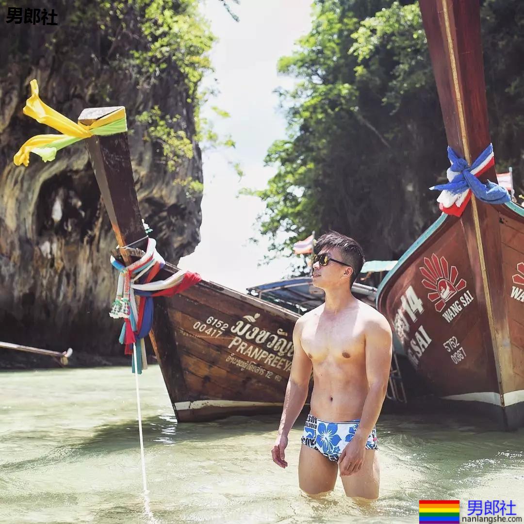 划船的小哥哥短裤真贴身，拍个照镜头都湿了 - 51虹马