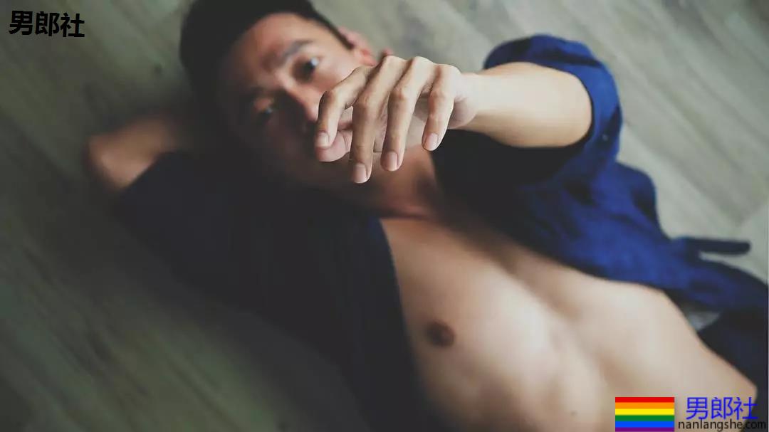 划船的小哥哥短裤真贴身，拍个照镜头都湿了 - 51虹马