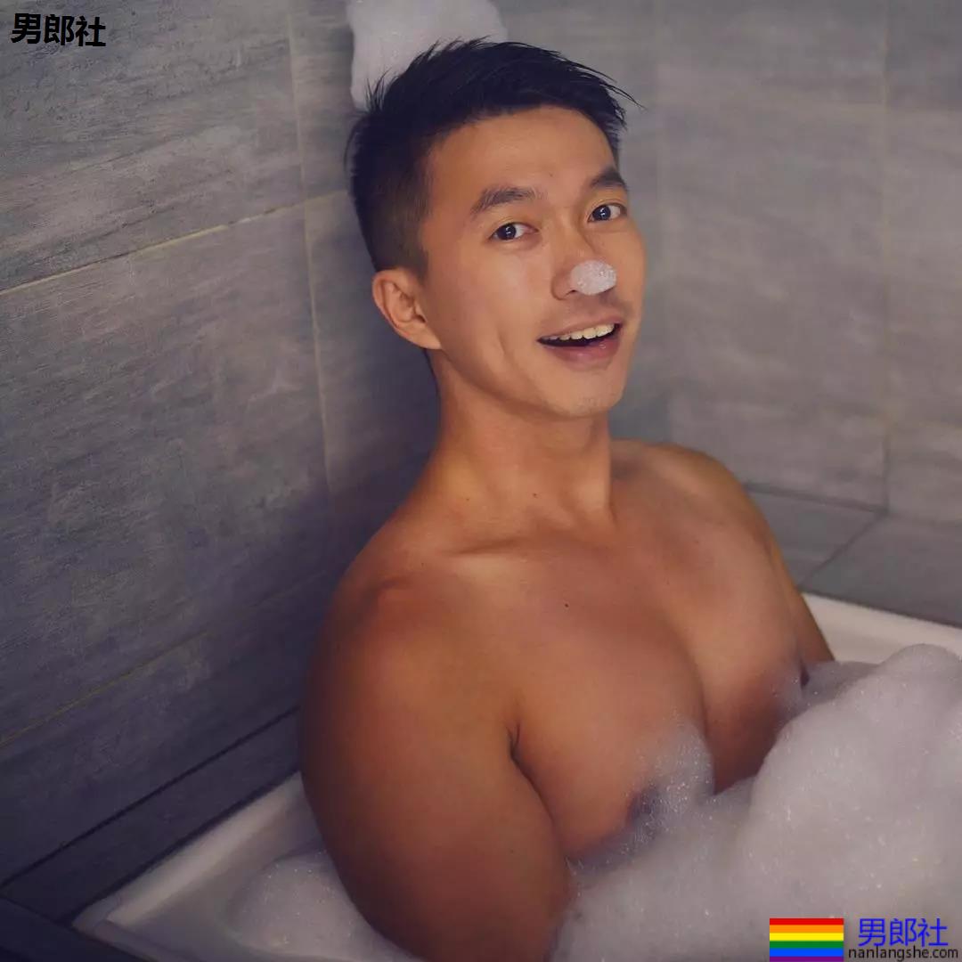 划船的小哥哥短裤真贴身，拍个照镜头都湿了 - 51虹马