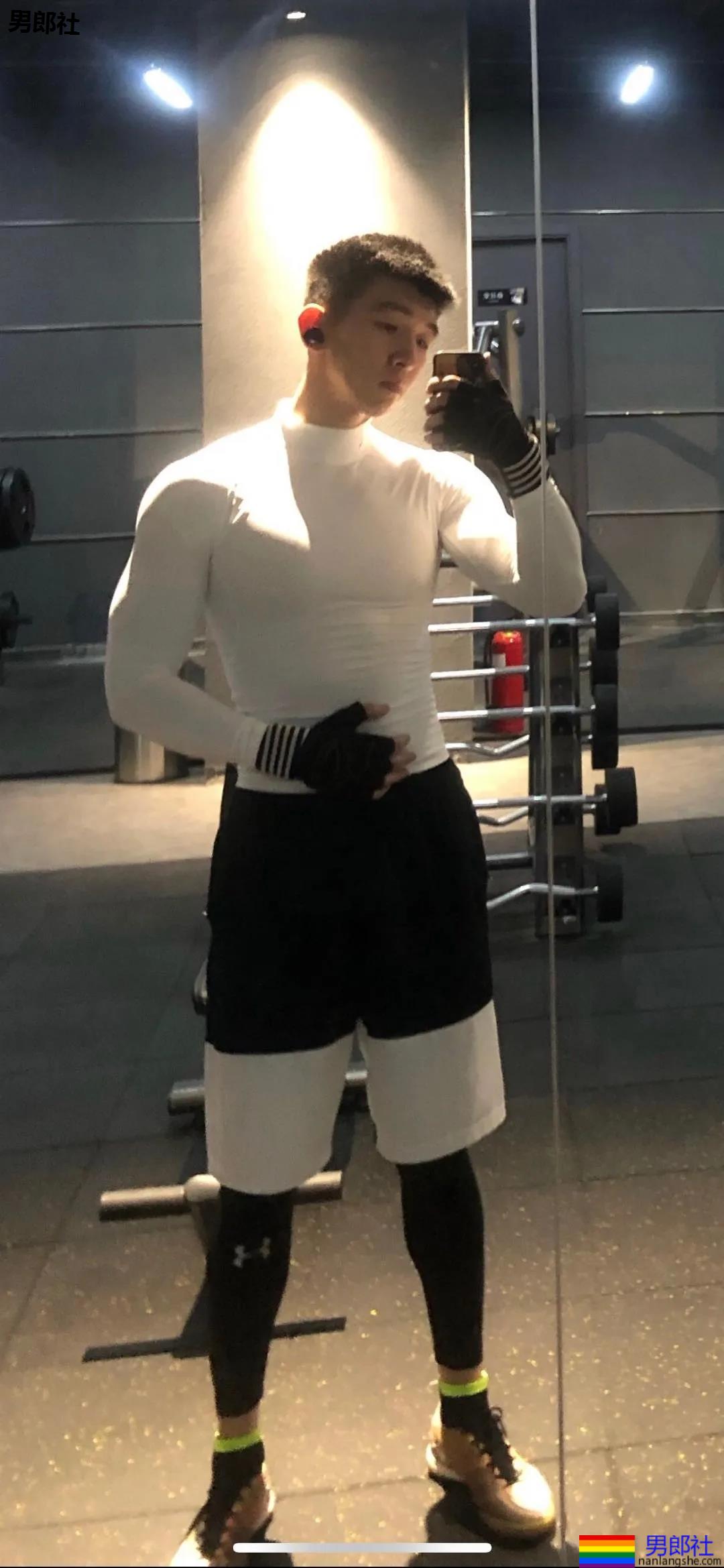 肌肉Boy打鸡血了？疯狂秀xx...欲罢不能惹…… - 51虹马