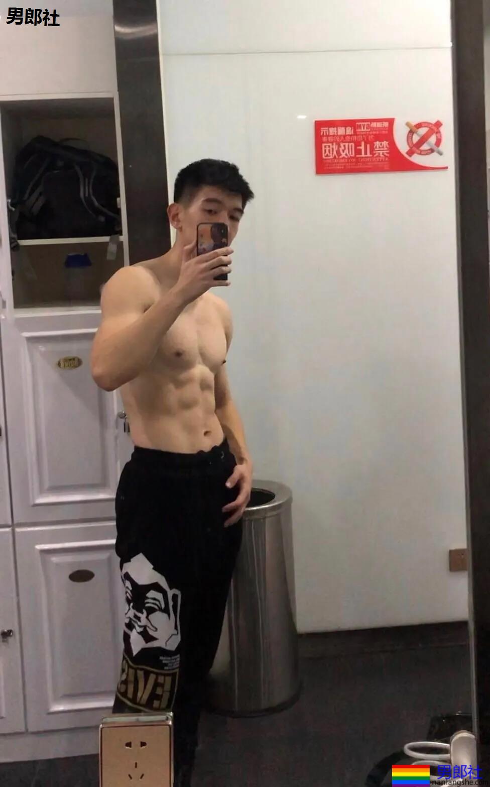 肌肉Boy打鸡血了？疯狂秀xx...欲罢不能惹…… - 51虹马