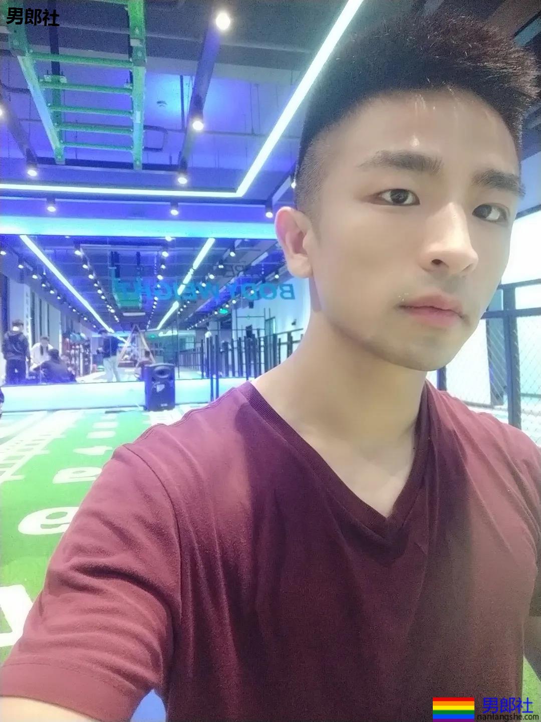 肌肉Boy打鸡血了？疯狂秀xx...欲罢不能惹…… - 51虹马