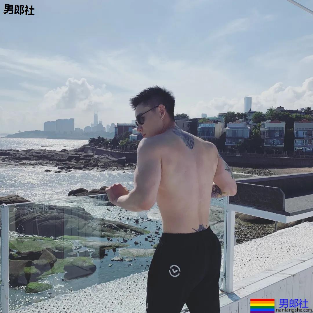 肌肉Boy打鸡血了？疯狂秀xx...欲罢不能惹…… - 51虹马