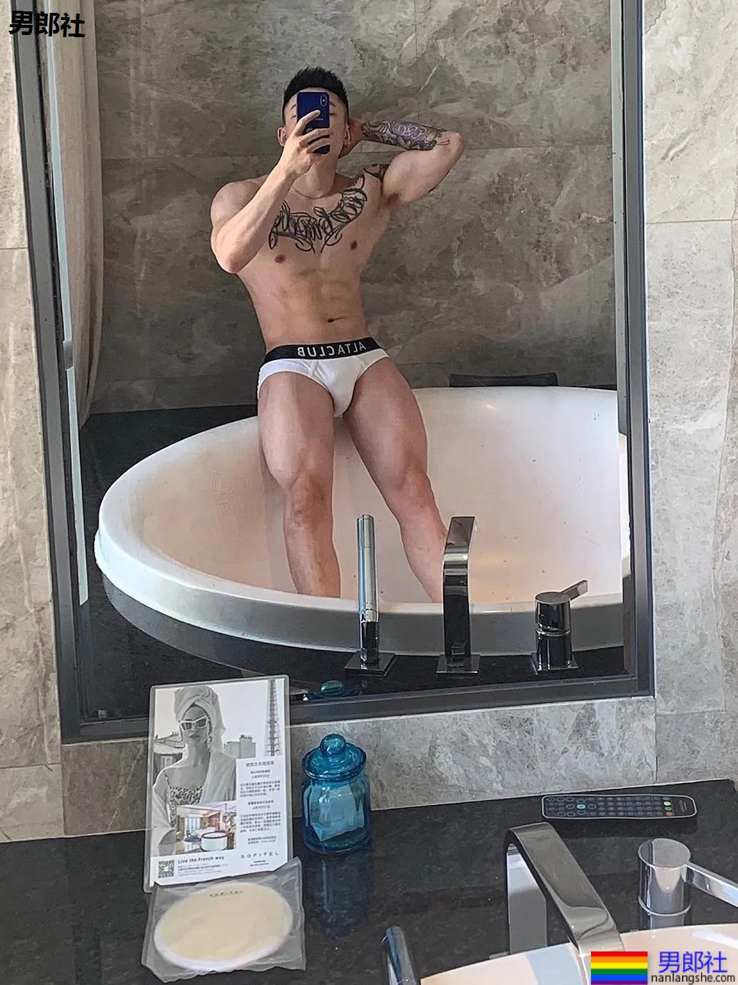 肌肉Boy打鸡血了？疯狂秀xx...欲罢不能惹…… - 51虹马