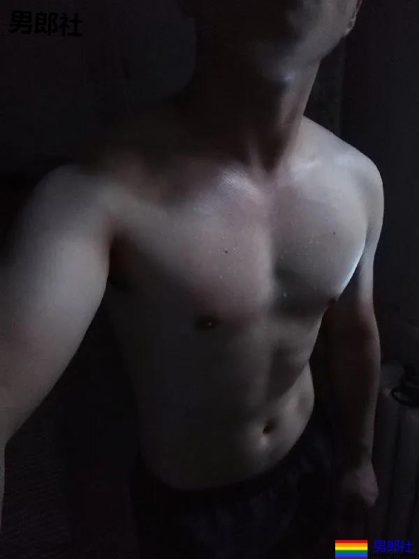 肌肉Boy打鸡血了？疯狂秀xx...欲罢不能惹…… - 51虹马