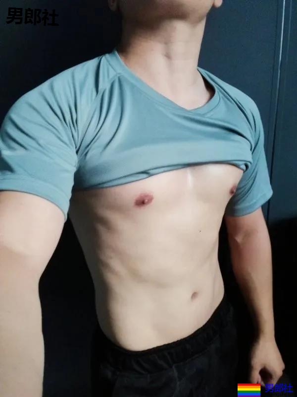 肌肉Boy打鸡血了？疯狂秀xx...欲罢不能惹…… - 51虹马