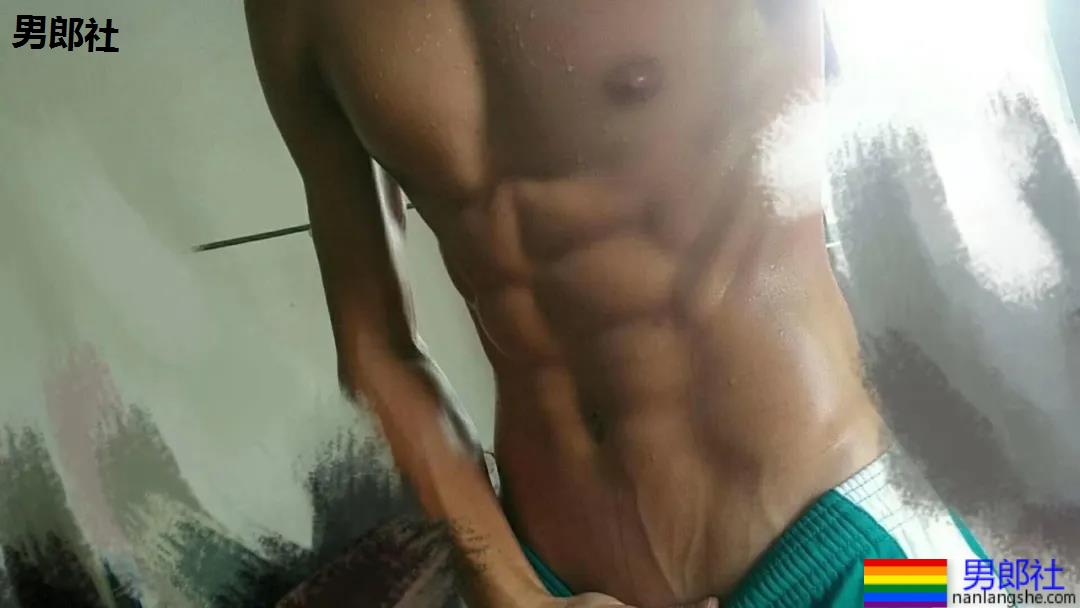 肌肉Boy打鸡血了？疯狂秀xx...欲罢不能惹…… - 51虹马