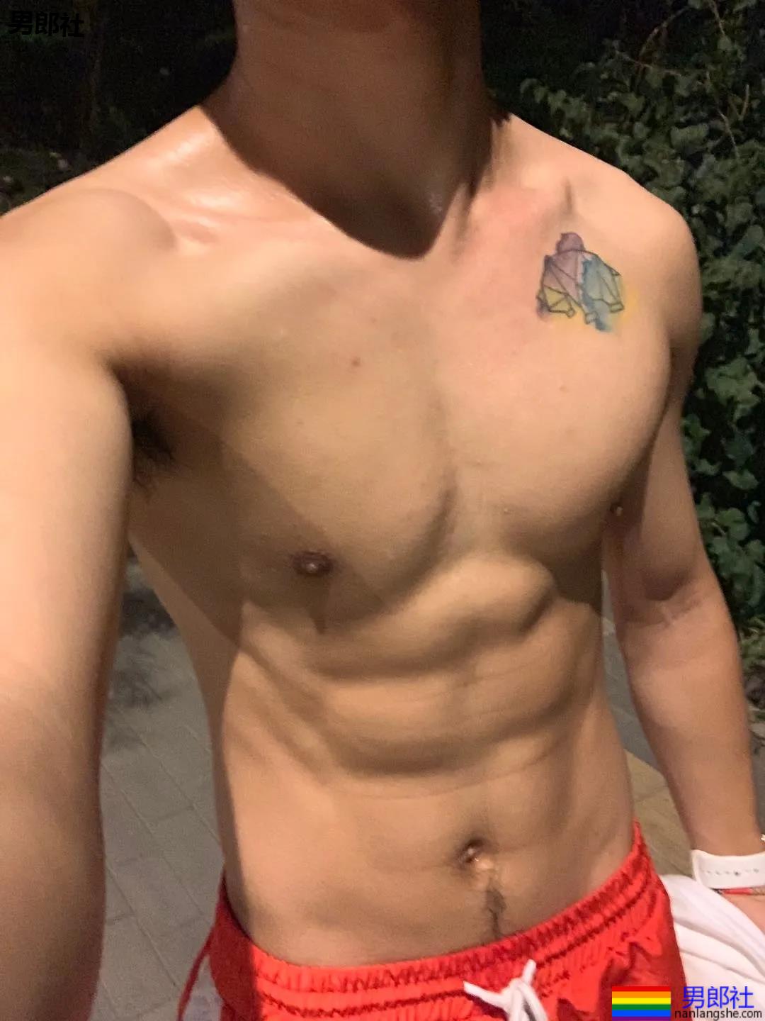 肌肉Boy打鸡血了？疯狂秀xx...欲罢不能惹…… - 51虹马