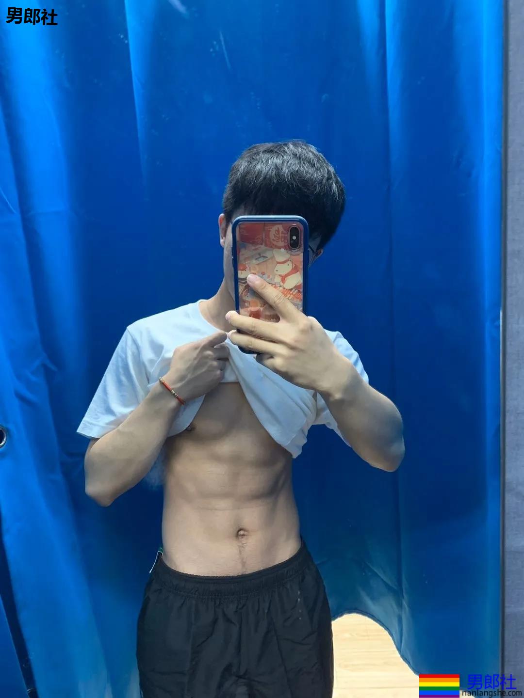 肌肉Boy打鸡血了？疯狂秀xx...欲罢不能惹…… - 51虹马