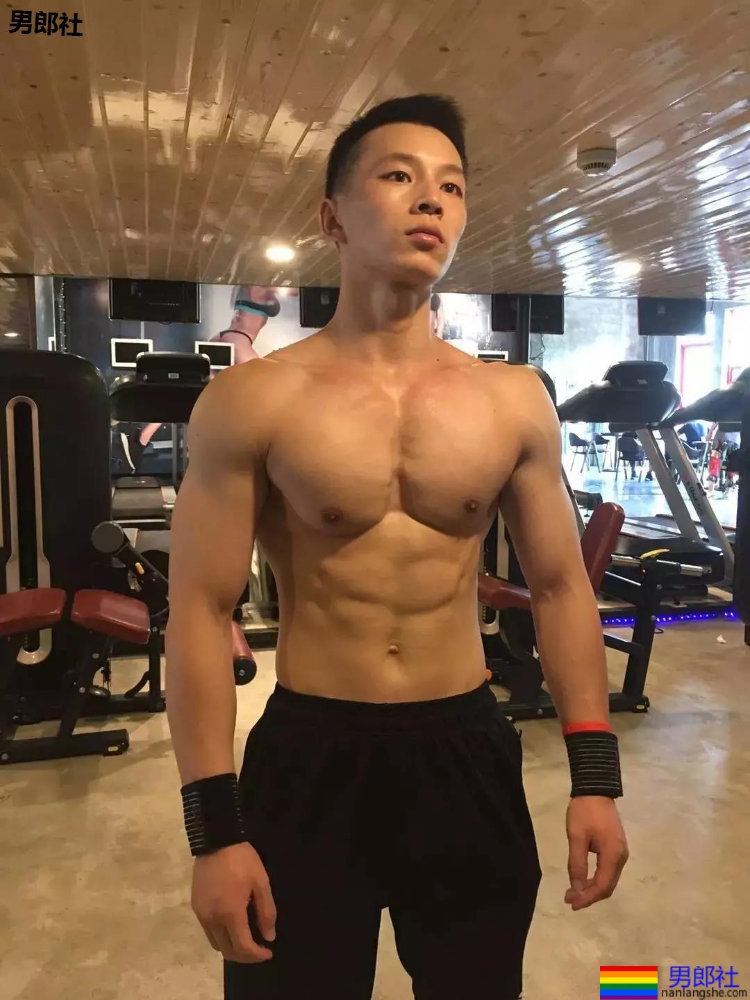 我的BF，胸肌能夹笔、夹硬币、夹可乐、夹我的……-51虹马