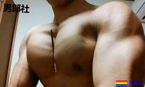 我的BF，胸肌能夹笔、夹硬币、夹可乐、夹我的…… - 51虹马