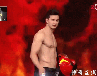 后翘肌肉老师刷爆网络！高帅筋肉男模又憨又坏，被他帅到窒息！ - 51虹马