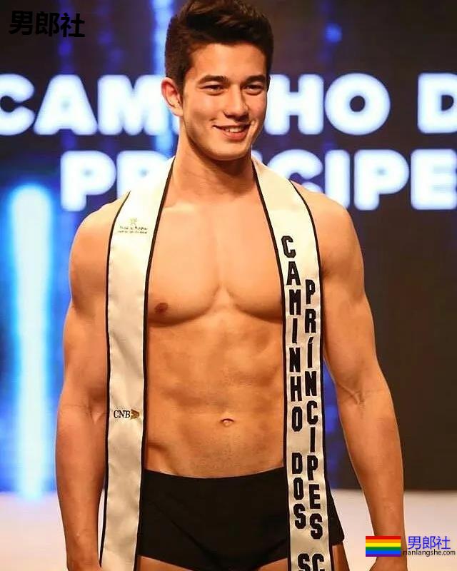 后翘肌肉老师刷爆网络！高帅筋肉男模又憨又坏，被他帅到窒息！ - 51虹马