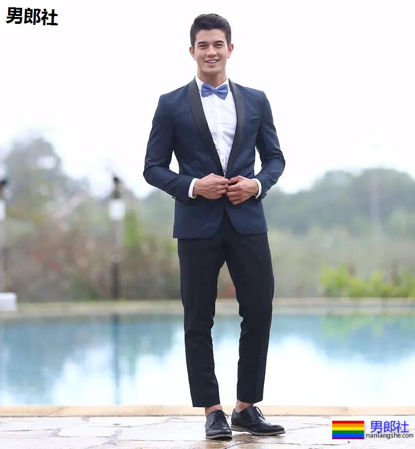 后翘肌肉老师刷爆网络！高帅筋肉男模又憨又坏，被他帅到窒息！ - 51虹马