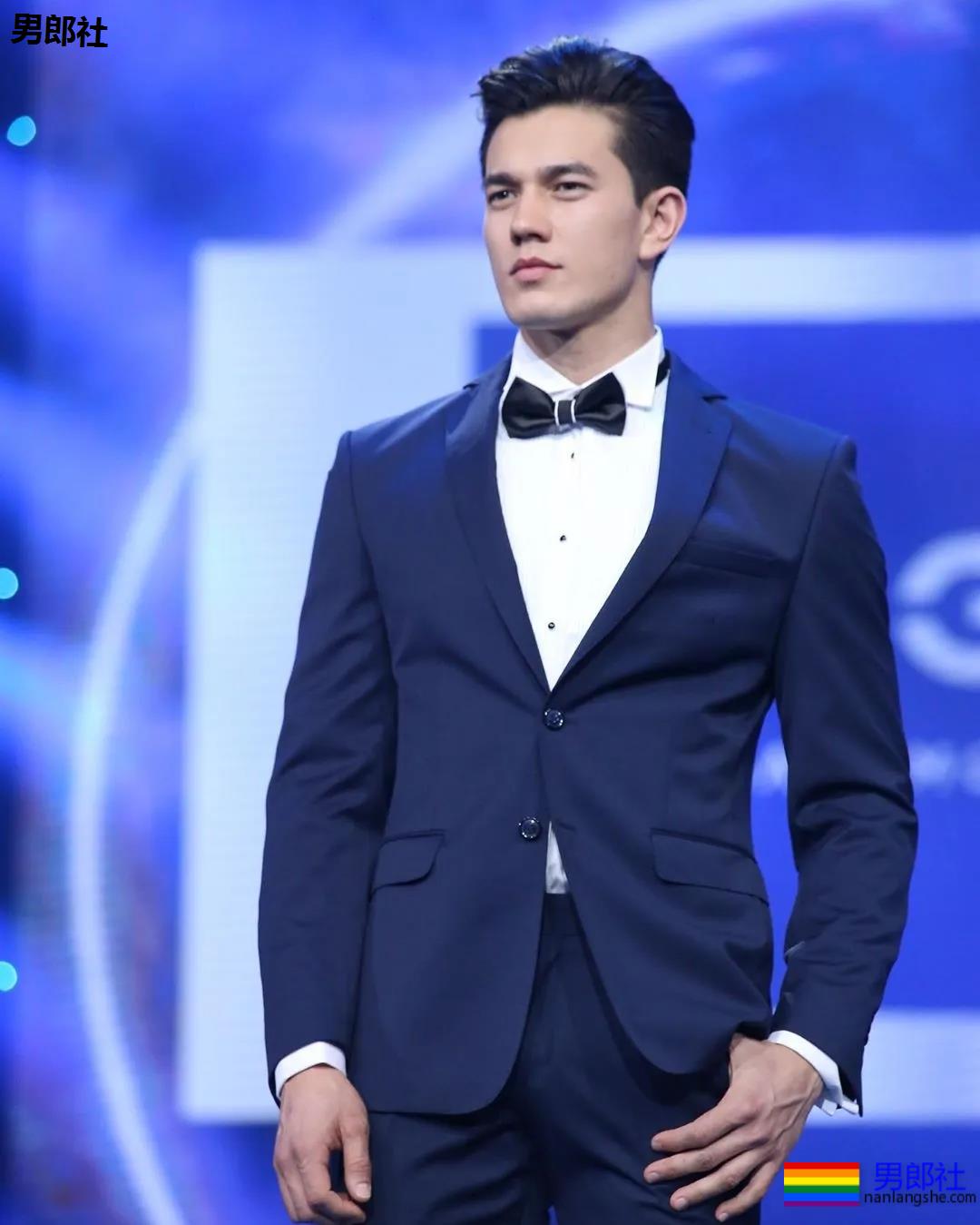 后翘肌肉老师刷爆网络！高帅筋肉男模又憨又坏，被他帅到窒息！ - 51虹马