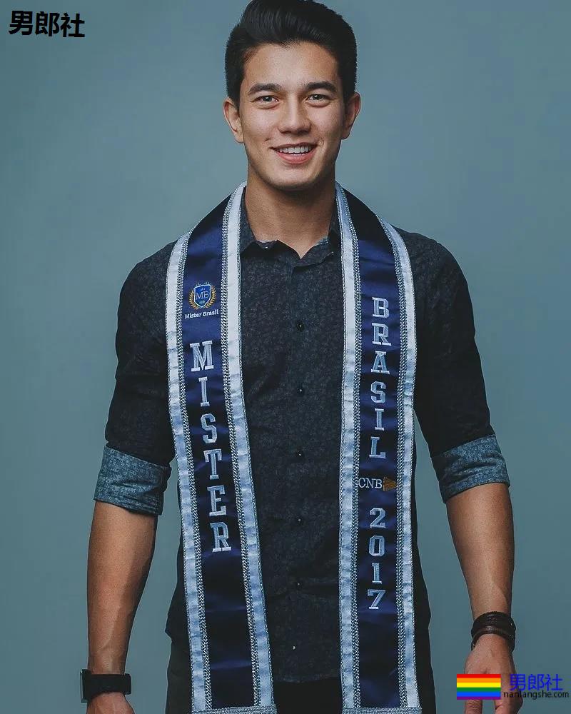 后翘肌肉老师刷爆网络！高帅筋肉男模又憨又坏，被他帅到窒息！ - 51虹马