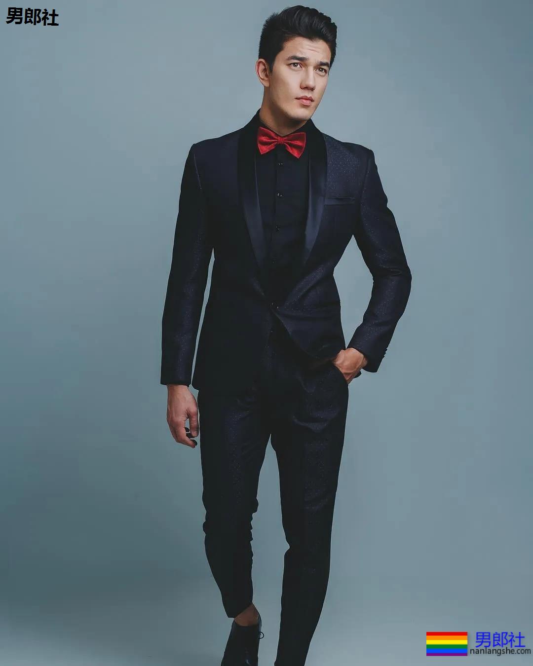 后翘肌肉老师刷爆网络！高帅筋肉男模又憨又坏，被他帅到窒息！ - 51虹马