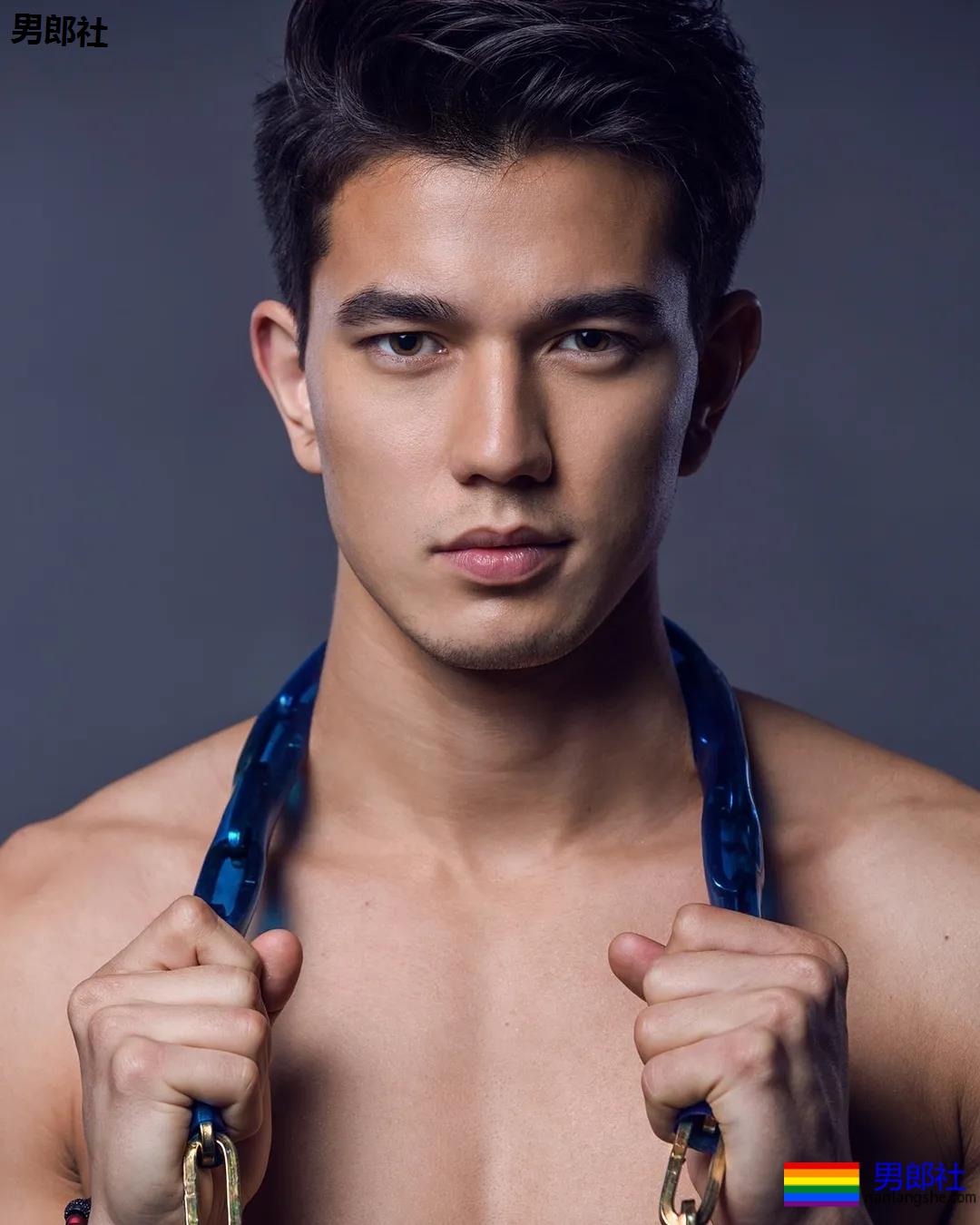 后翘肌肉老师刷爆网络！高帅筋肉男模又憨又坏，被他帅到窒息！ - 51虹马