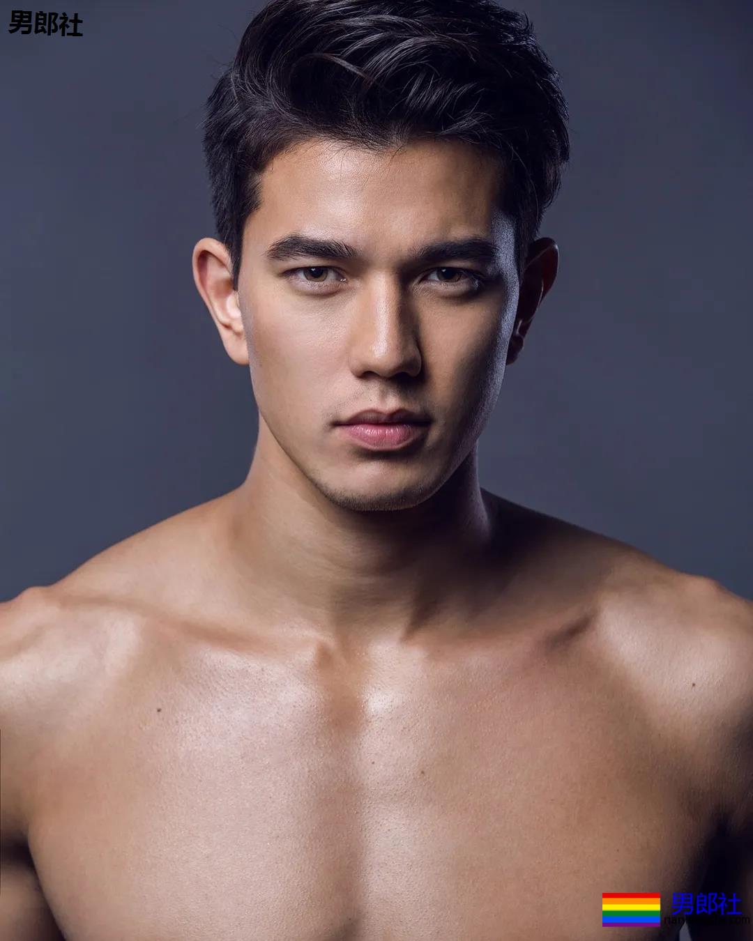 后翘肌肉老师刷爆网络！高帅筋肉男模又憨又坏，被他帅到窒息！ - 51虹马