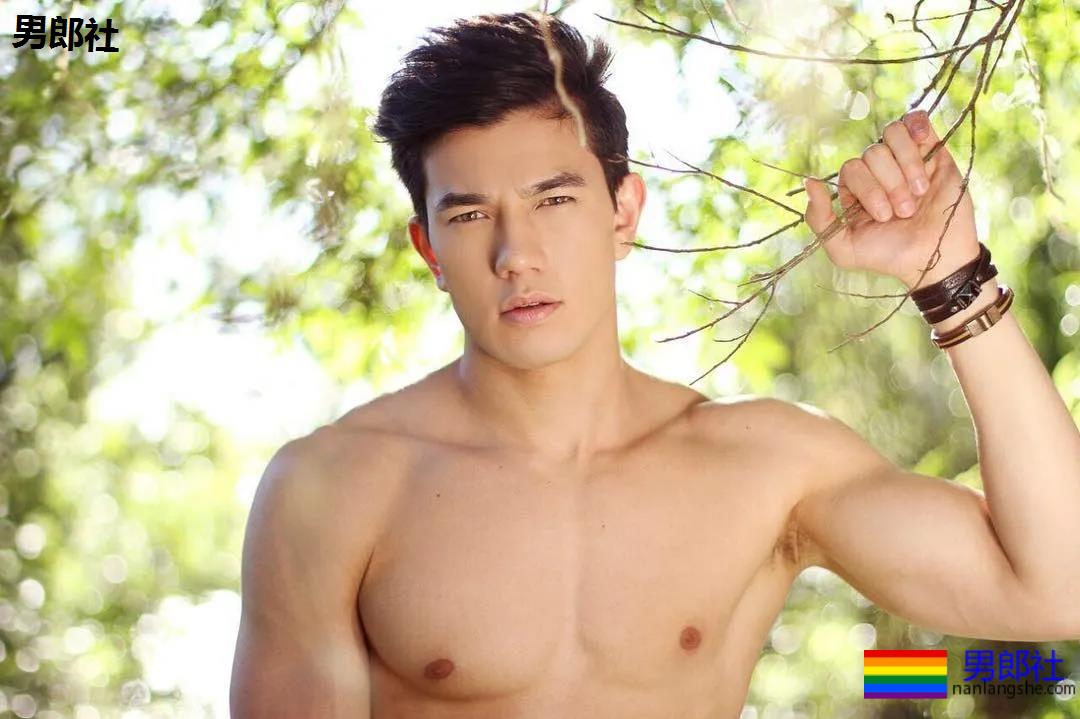 后翘肌肉老师刷爆网络！高帅筋肉男模又憨又坏，被他帅到窒息！ - 51虹马