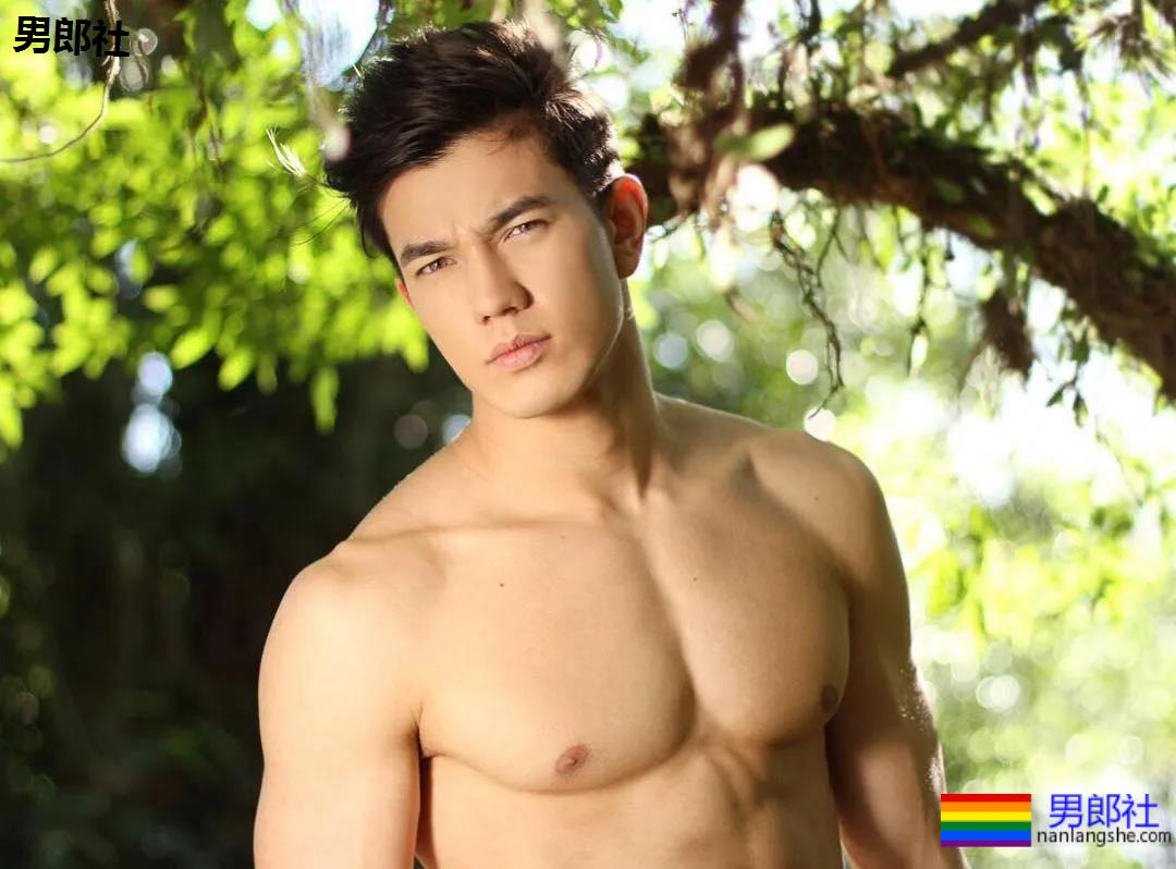 后翘肌肉老师刷爆网络！高帅筋肉男模又憨又坏，被他帅到窒息！ - 51虹马