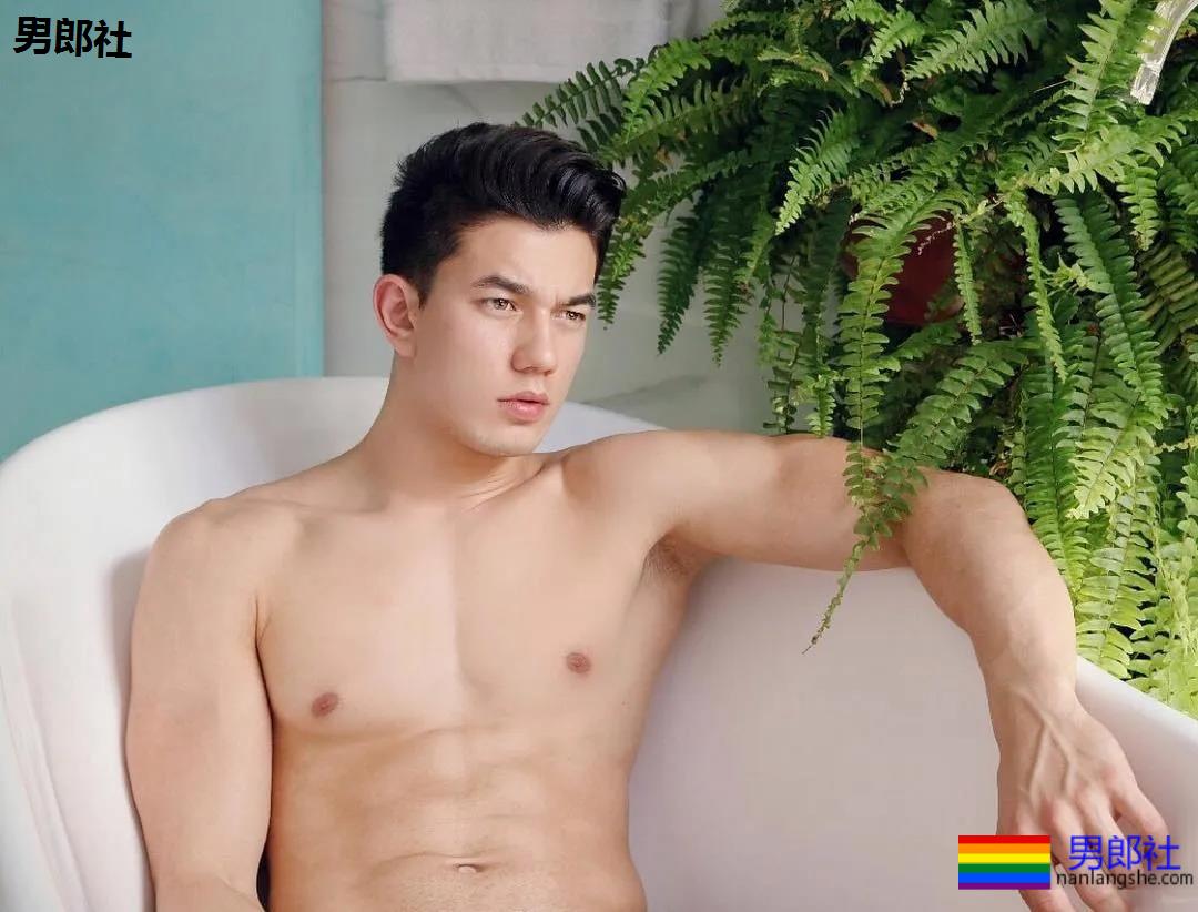 后翘肌肉老师刷爆网络！高帅筋肉男模又憨又坏，被他帅到窒息！ - 51虹马