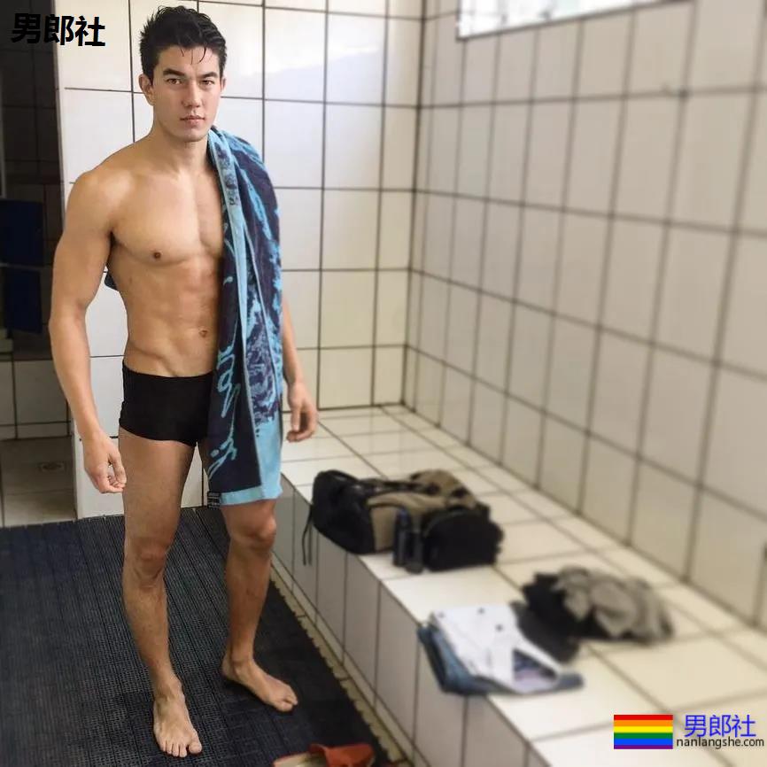 后翘肌肉老师刷爆网络！高帅筋肉男模又憨又坏，被他帅到窒息！ - 51虹马