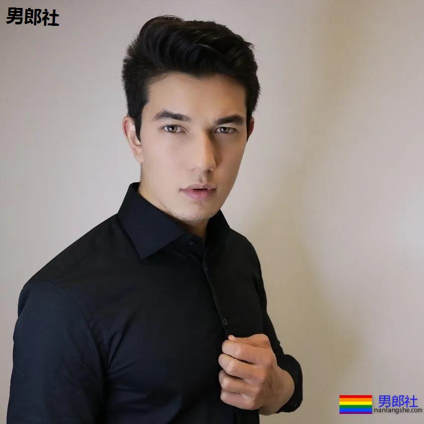 后翘肌肉老师刷爆网络！高帅筋肉男模又憨又坏，被他帅到窒息！ - 51虹马