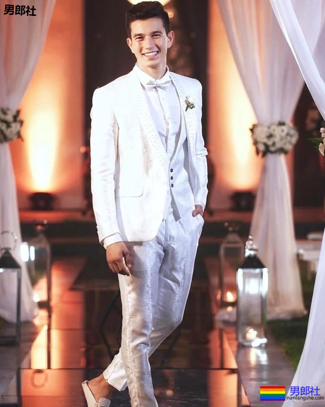 后翘肌肉老师刷爆网络！高帅筋肉男模又憨又坏，被他帅到窒息！ - 51虹马