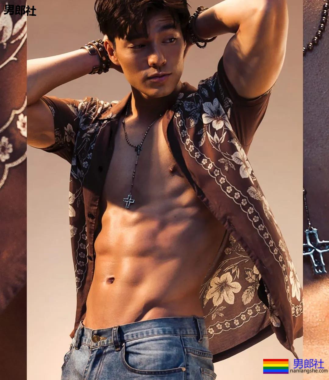 高鼻梁大筋霸男模镜前首脱，大胸腹肌超A腰，这味道太浓了！ - 51虹马