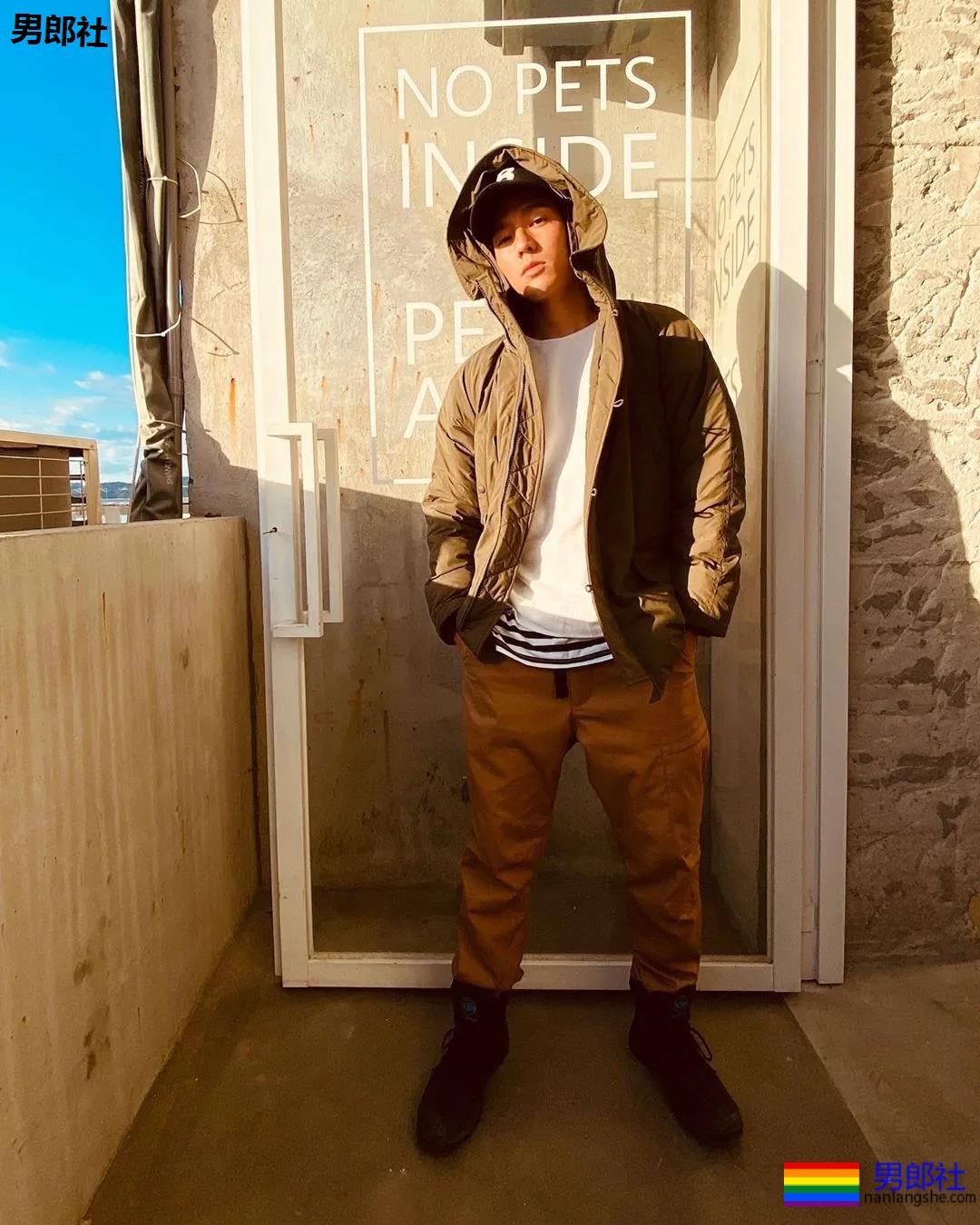 高鼻梁大筋霸男模镜前首脱，大胸腹肌超A腰，这味道太浓了！ - 51虹马