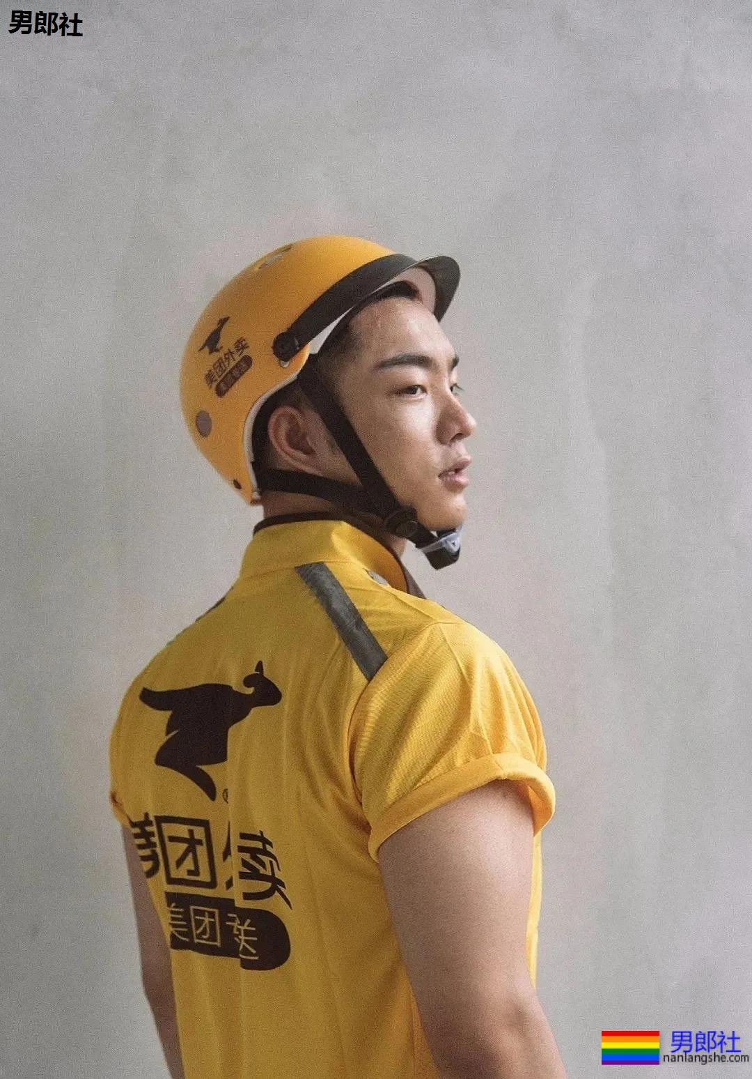 腹肌小狼狗下海送外卖走红,原因竟是那里太有料! - 51虹马 腹肌小狼狗下海送外卖走红,原因竟是那里太有料! - 51虹马