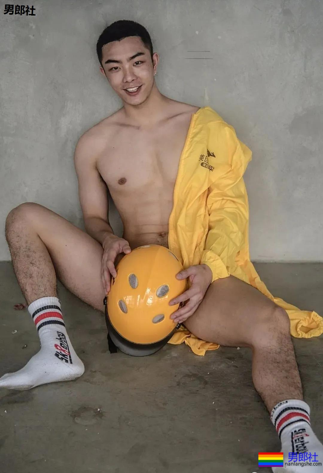 腹肌小狼狗下海送外卖走红,原因竟是那里太有料! - 51虹马 腹肌小狼狗下海送外卖走红,原因竟是那里太有料! - 51虹马