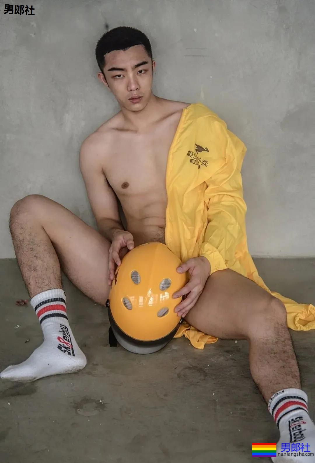 腹肌小狼狗下海送外卖走红,原因竟是那里太有料! - 51虹马 腹肌小狼狗下海送外卖走红,原因竟是那里太有料! - 51虹马