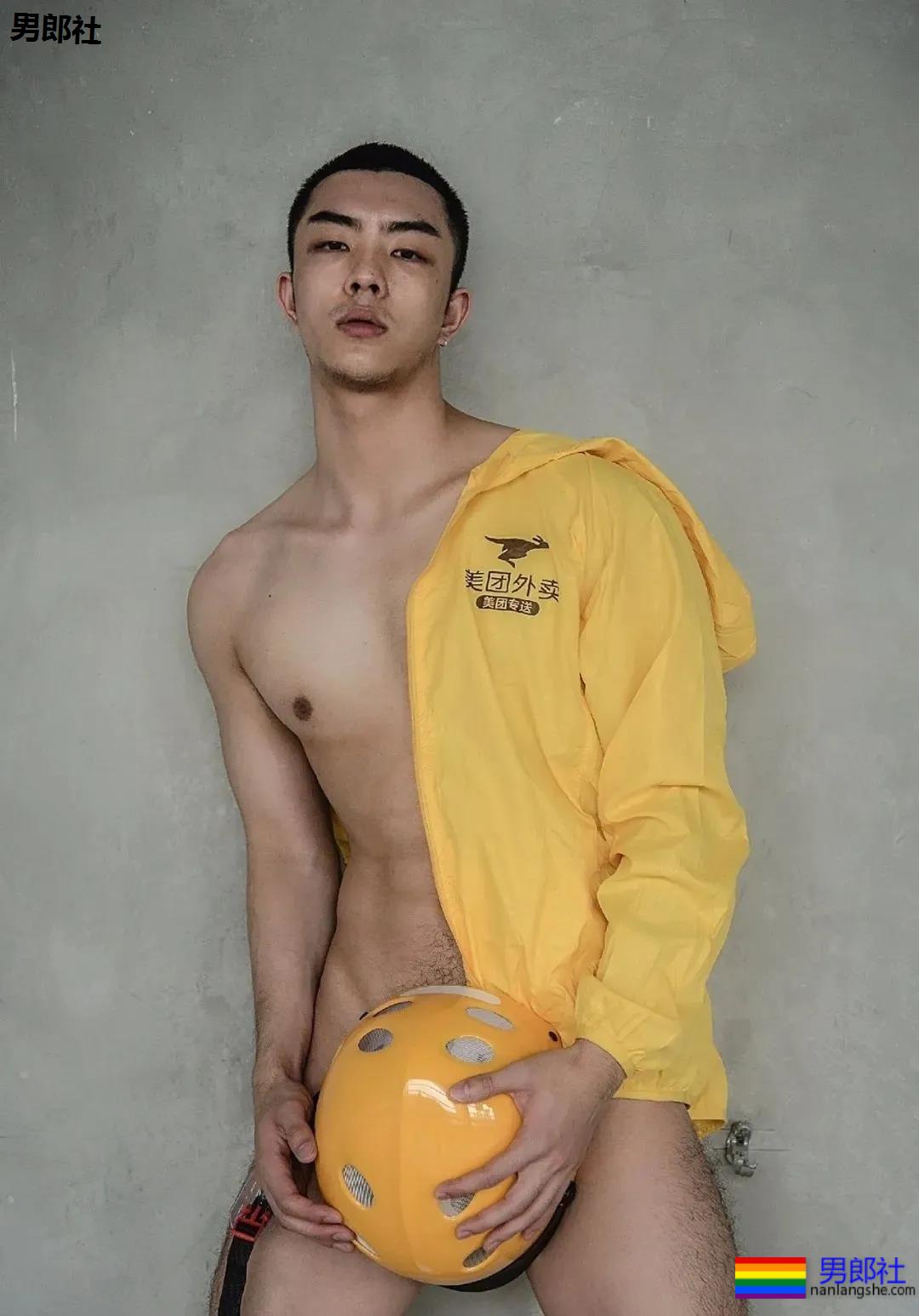 腹肌小狼狗下海送外卖走红,原因竟是那里太有料! - 51虹马 腹肌小狼狗下海送外卖走红,原因竟是那里太有料! - 51虹马