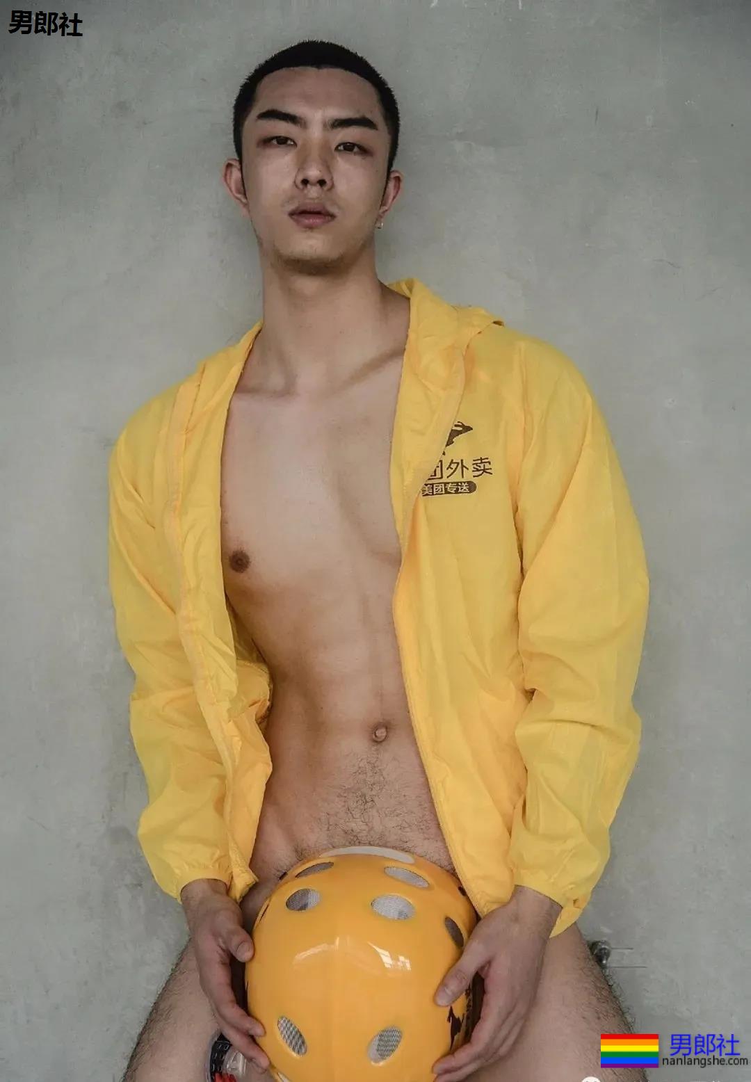 腹肌小狼狗下海送外卖走红,原因竟是那里太有料! - 51虹马 腹肌小狼狗下海送外卖走红,原因竟是那里太有料! - 51虹马