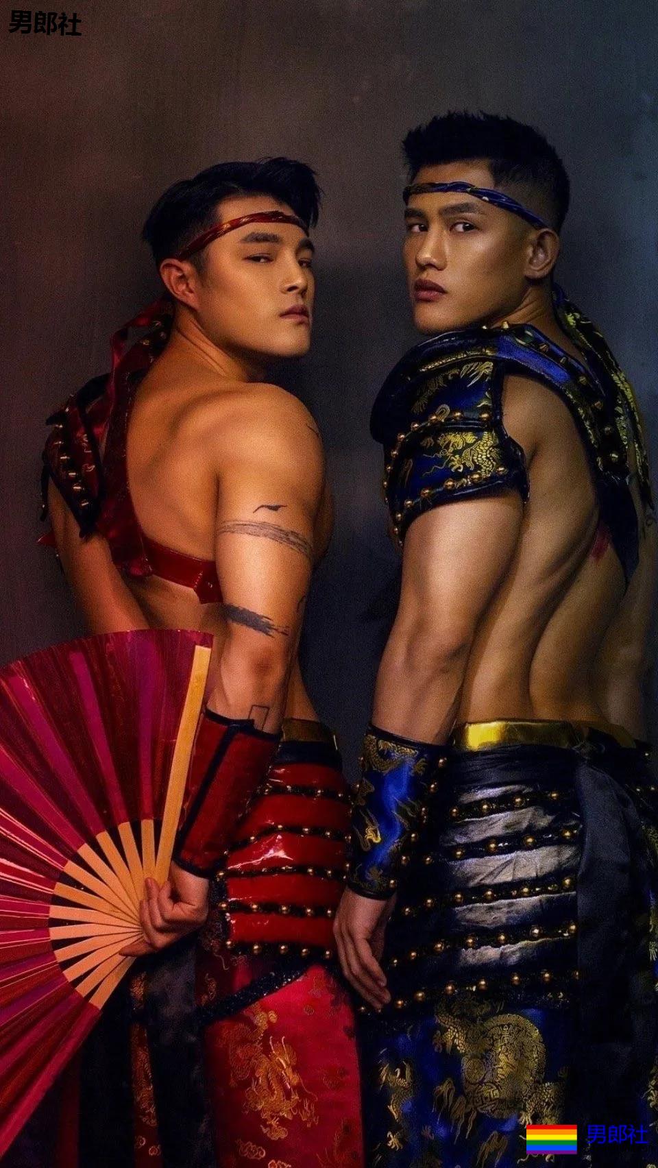 名暖和男票拍大片身材非常火爆，结实的胸肌把衣服涨破了。-51虹马