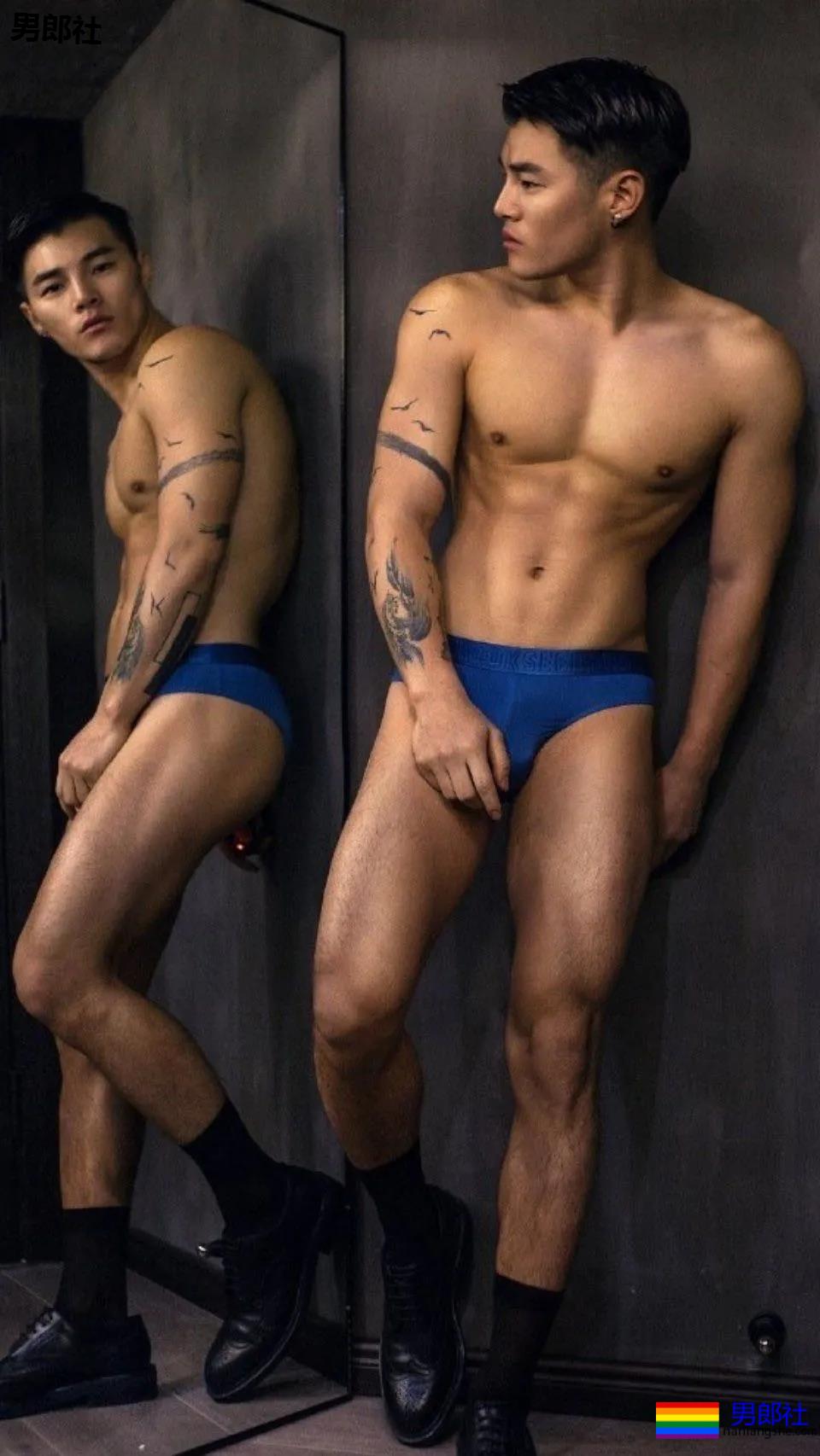 名暖和男票拍大片身材非常火爆，结实的胸肌把衣服涨破了。 - 51虹马