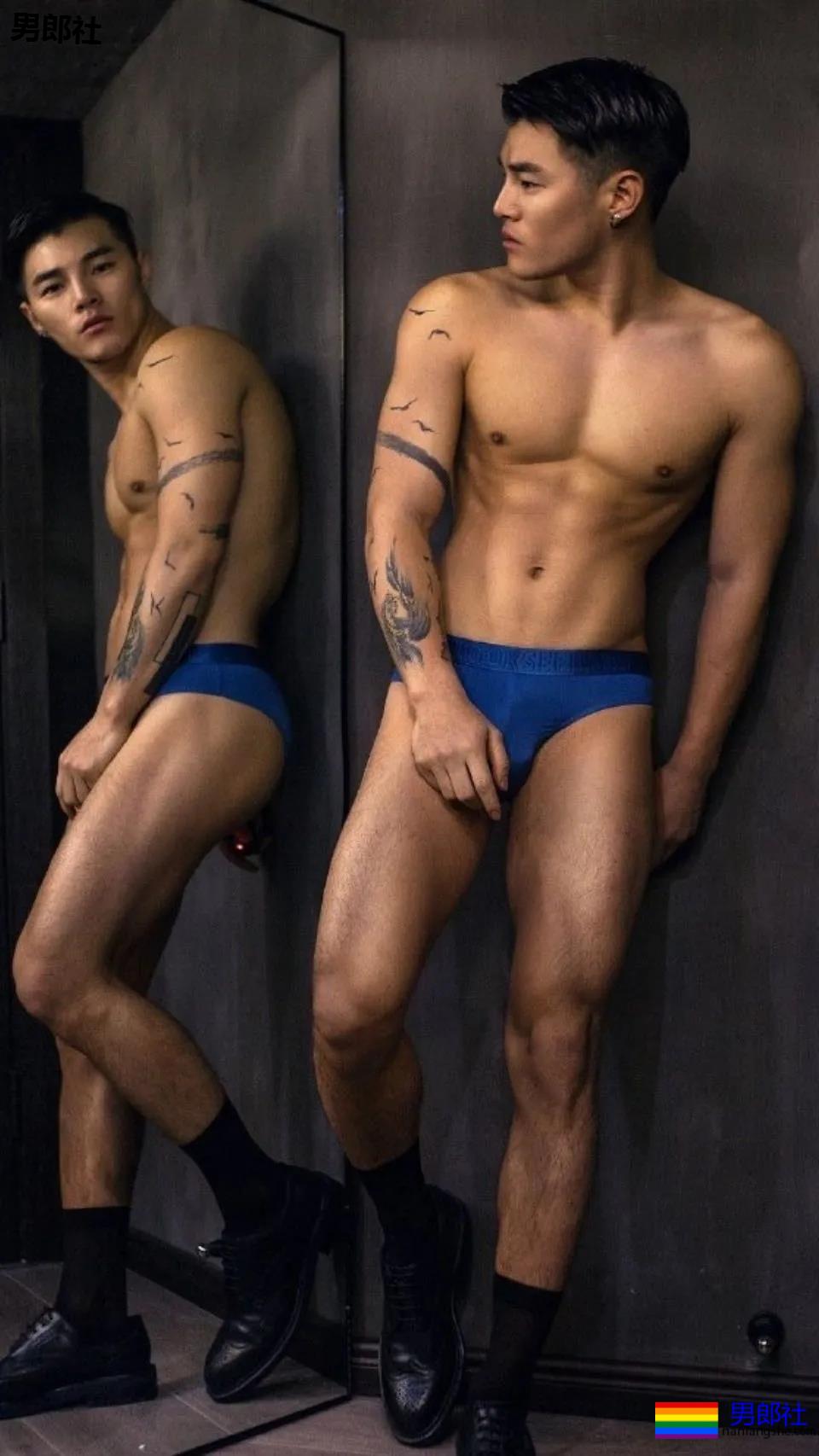 名暖和男票拍大片身材非常火爆，结实的胸肌把衣服涨破了。 - 51虹马