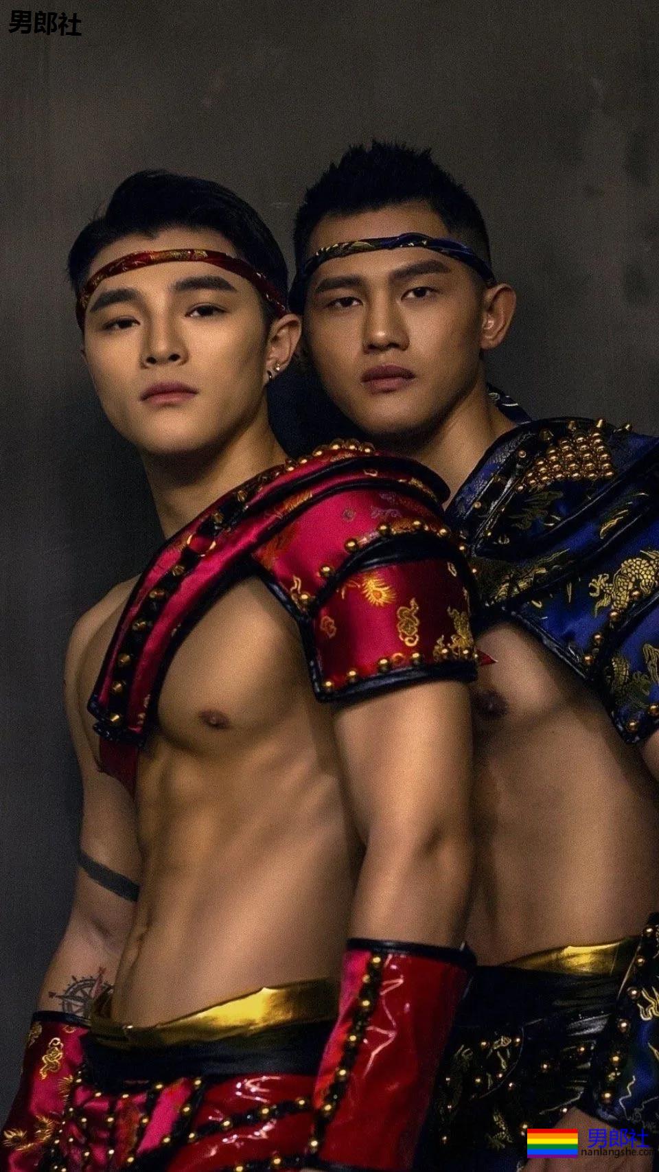 名暖和男票拍大片身材非常火爆，结实的胸肌把衣服涨破了。 - 51虹马