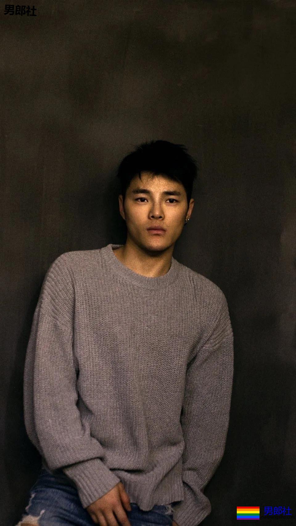 名暖和男票拍大片身材非常火爆，结实的胸肌把衣服涨破了。 - 51虹马