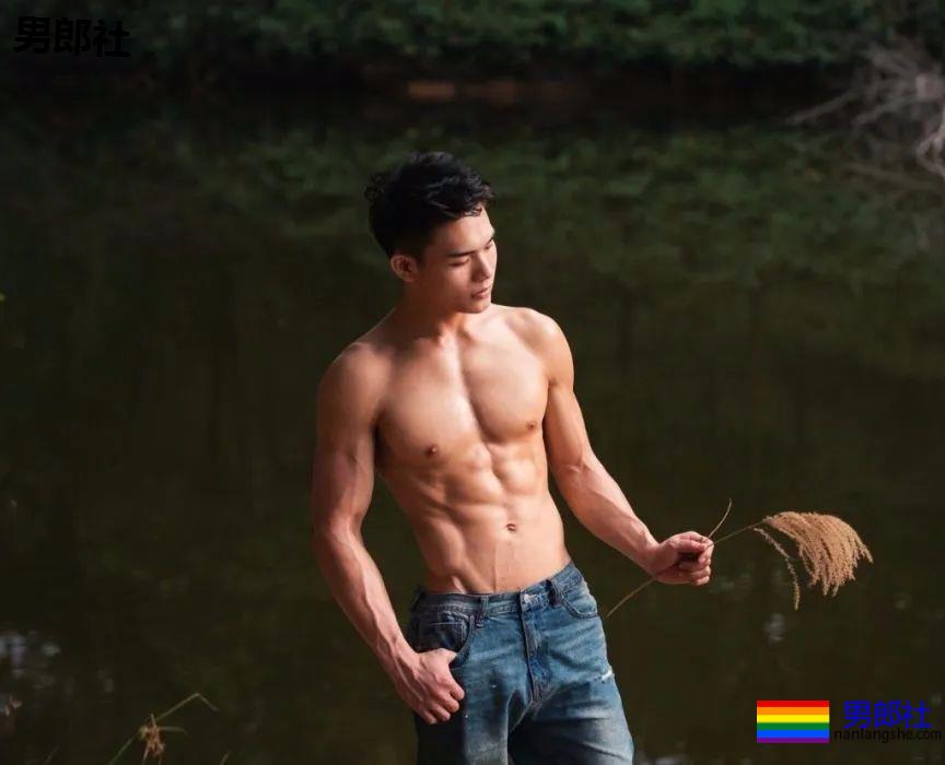 古风肌肉小哥，野外拍摄清新的荷尔蒙-51虹马