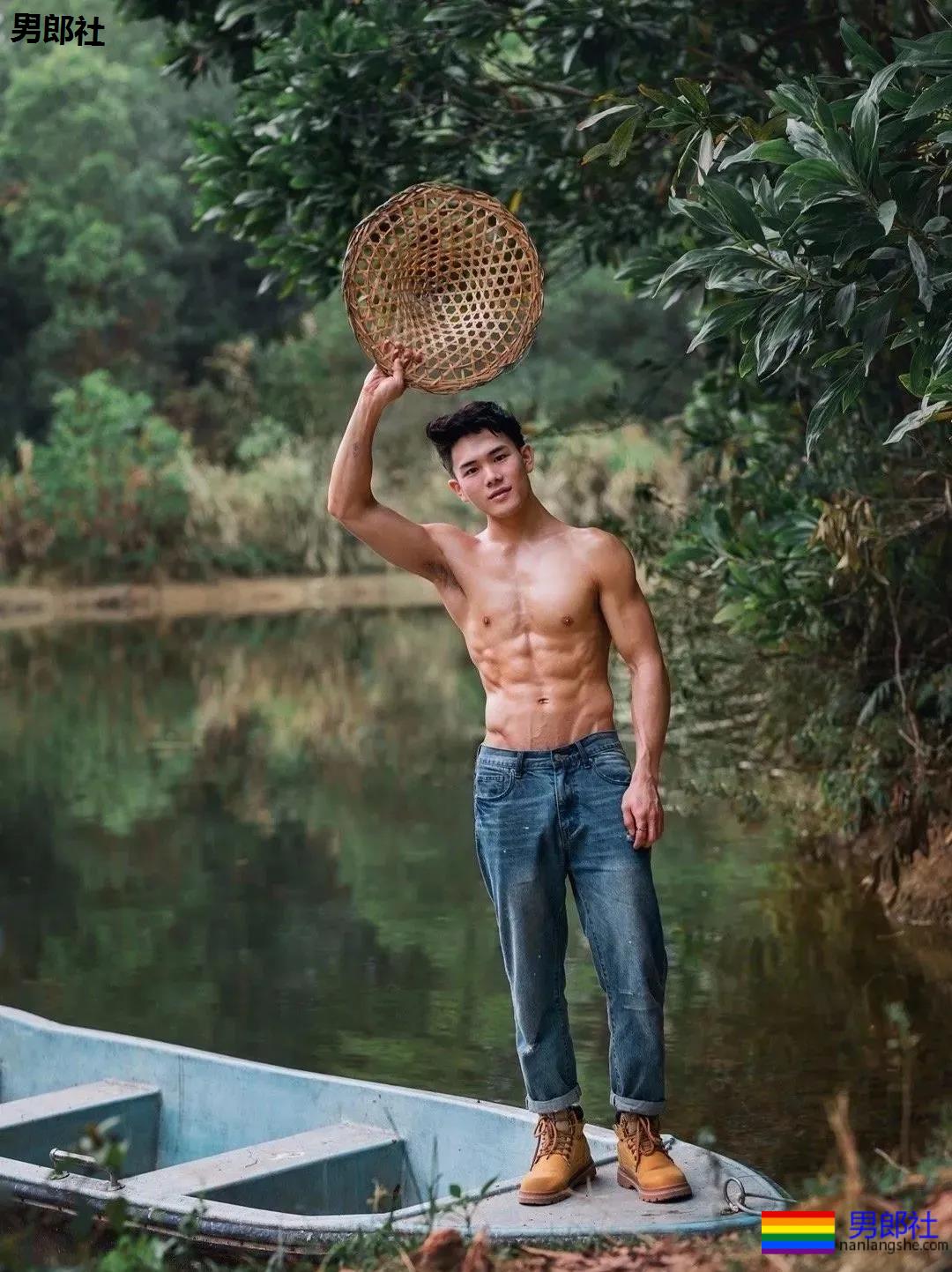 古风肌肉小哥，野外拍摄清新的荷尔蒙 - 51虹马