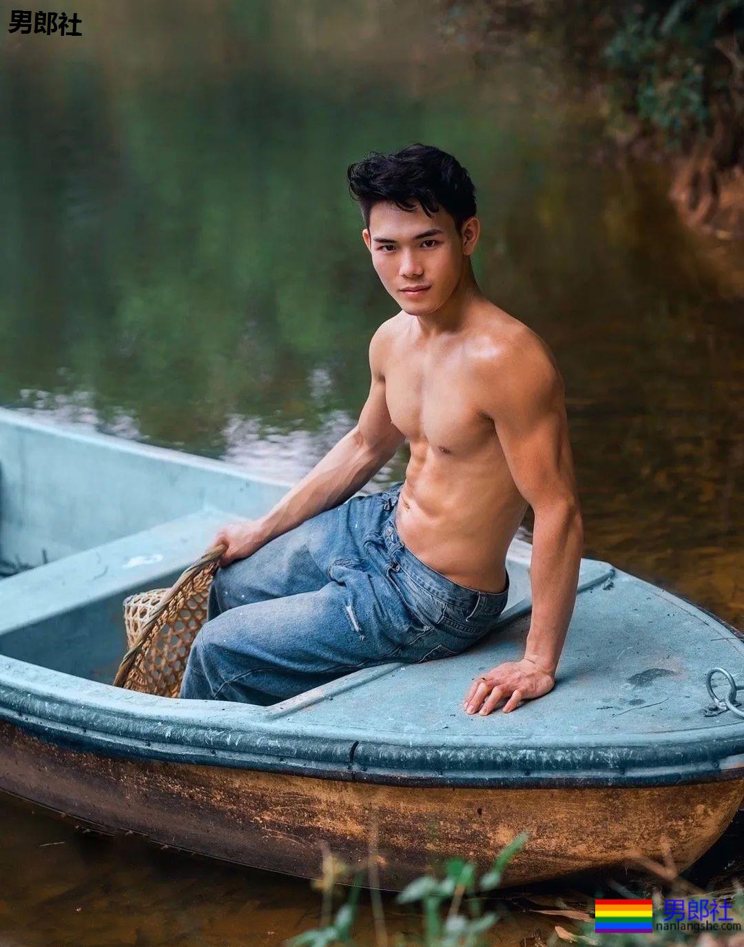 古风肌肉小哥，野外拍摄清新的荷尔蒙 - 51虹马