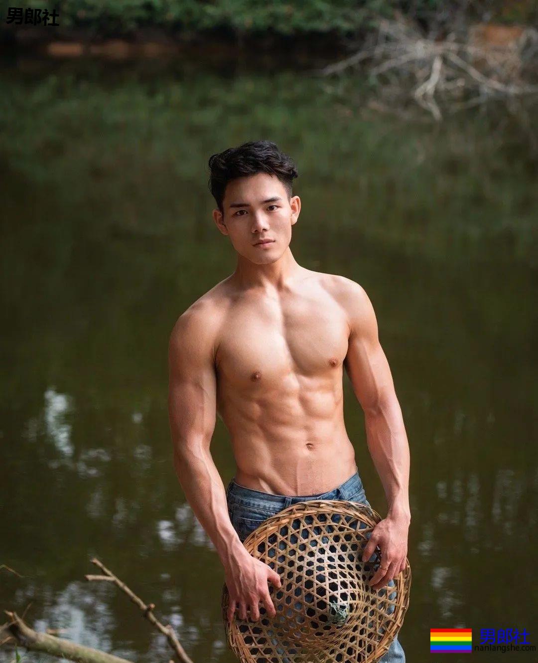 古风肌肉小哥，野外拍摄清新的荷尔蒙 - 51虹马