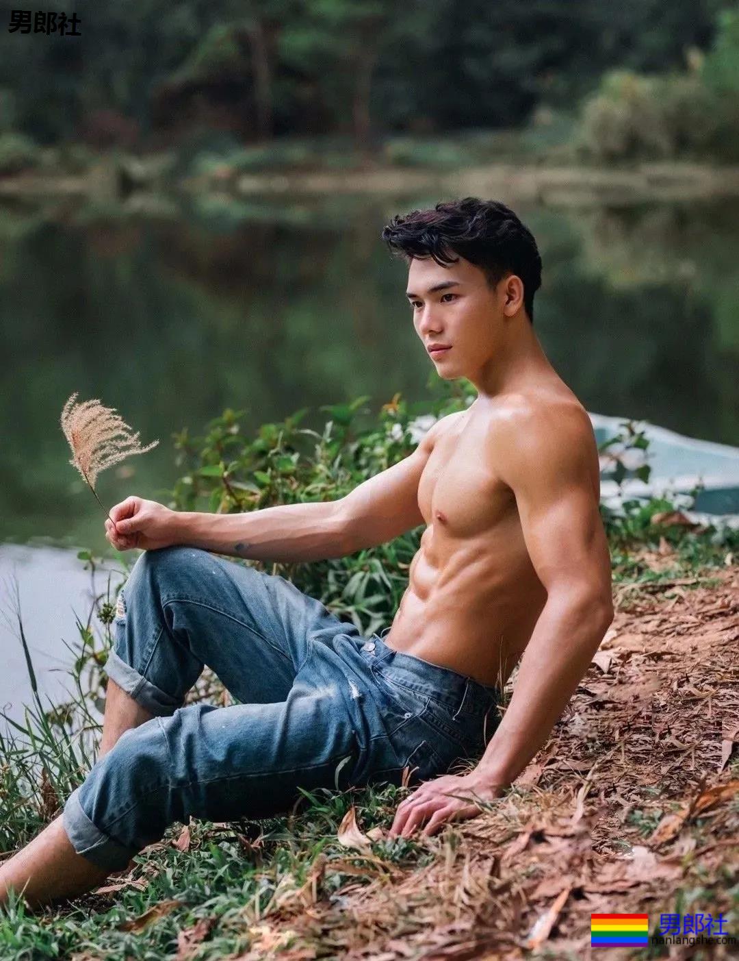 古风肌肉小哥，野外拍摄清新的荷尔蒙 - 51虹马