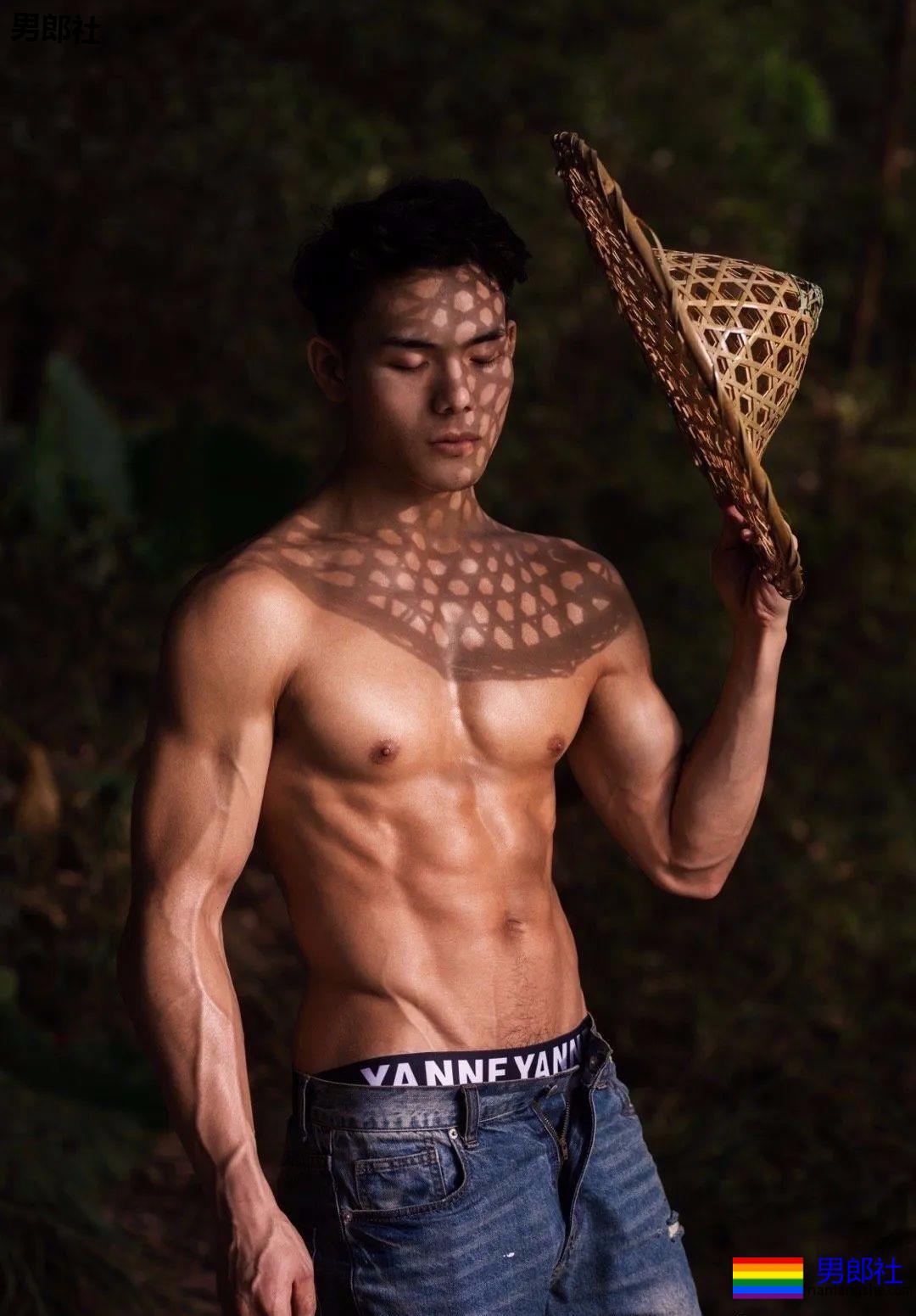 古风肌肉小哥，野外拍摄清新的荷尔蒙 - 51虹马