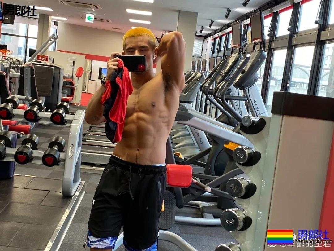 这位野狼系男孩，又让多少姐妹可以？ - 51虹马