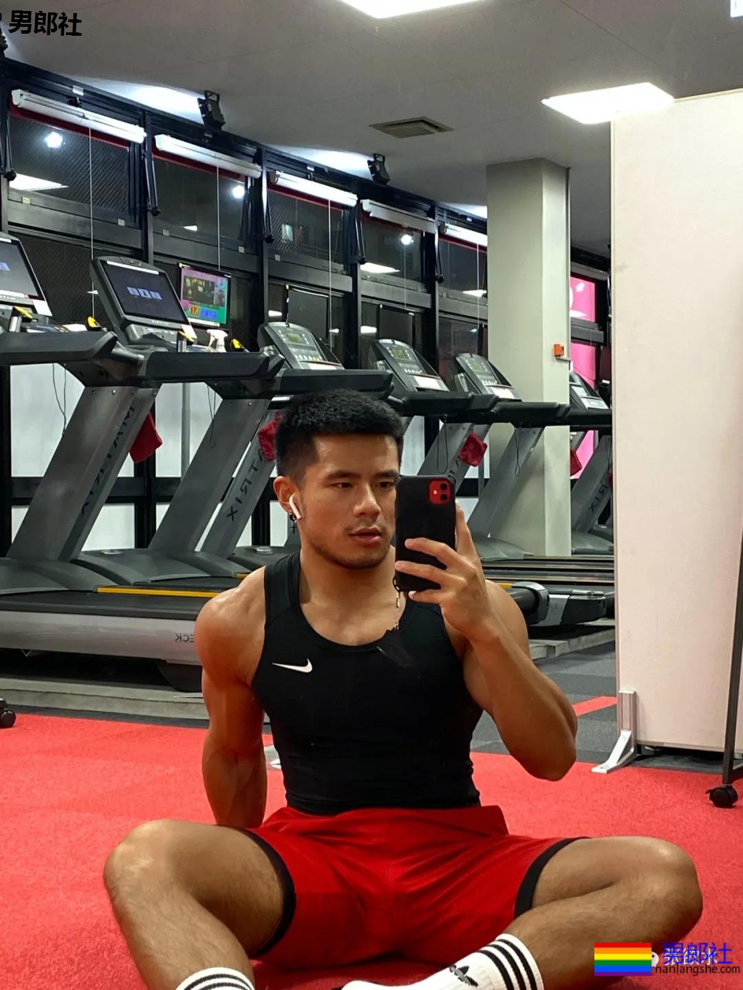 这位野狼系男孩，又让多少姐妹可以？ - 51虹马