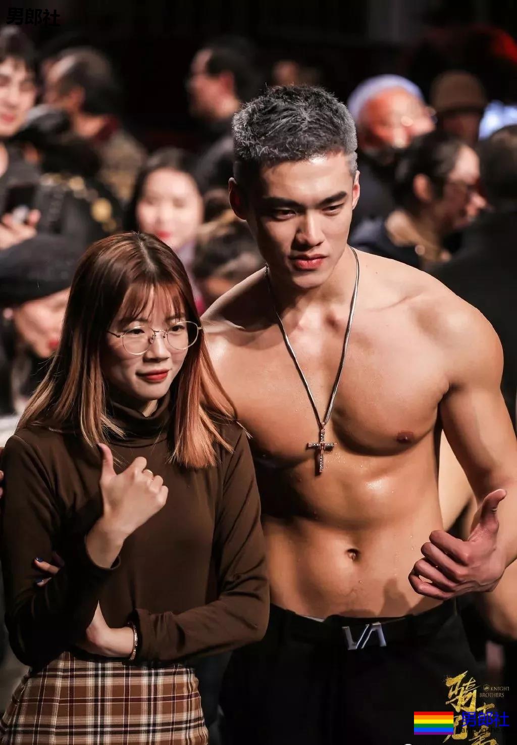 上海骑士兄弟型男秀男模，190CM大长腿腹肌帅哥。 - 51虹马